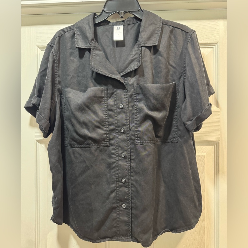 Black Short Sleeve Notched Collar Button Down Shirt